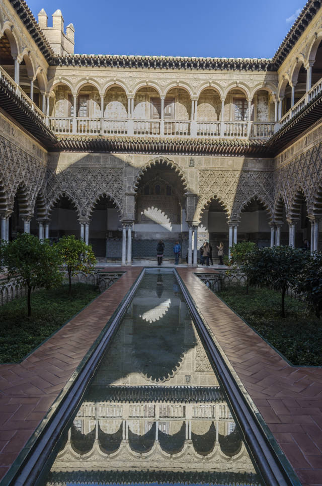 Sevilla 092 - Real Álcazar - Palacio del Rey Don Pedro - Patio de Las Doncellas.jpg
